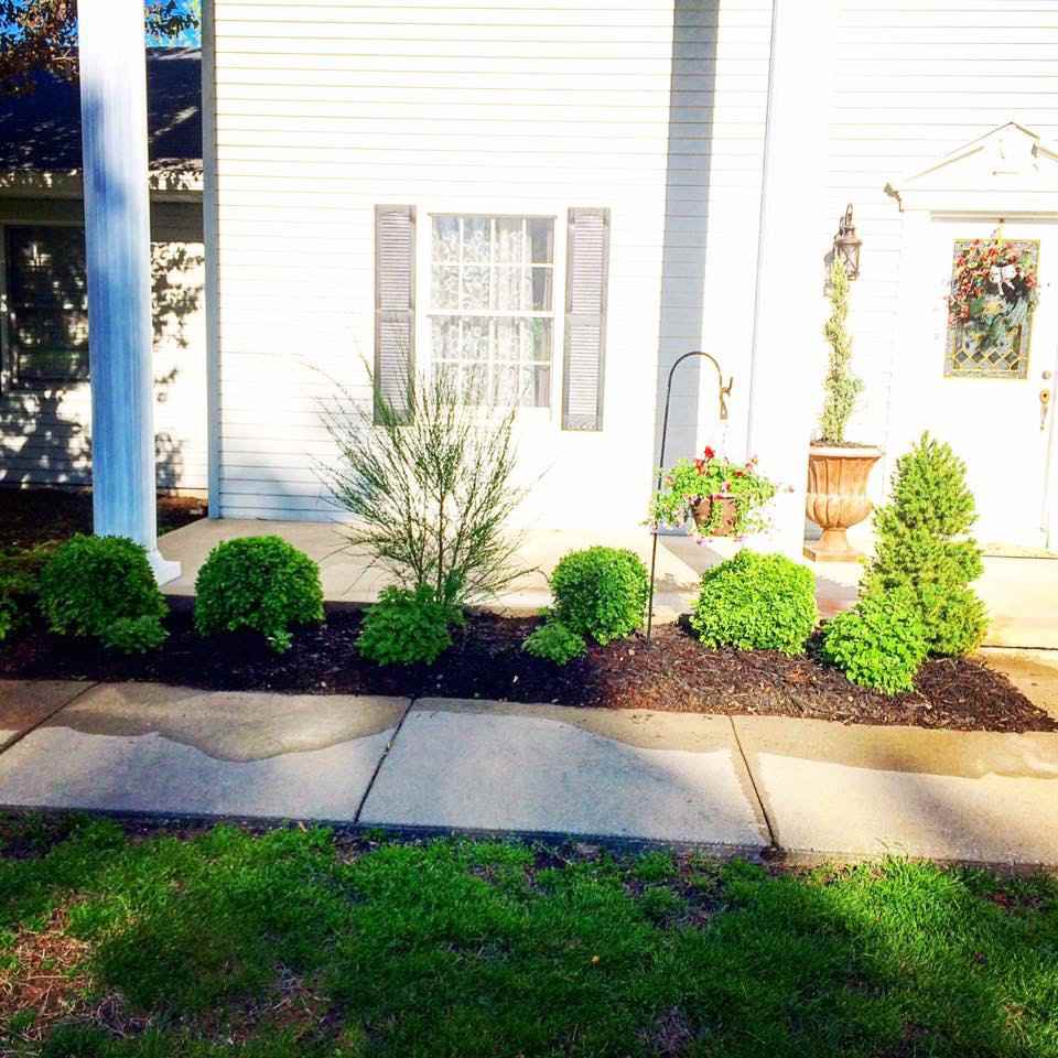 546 Lake Shore Dr - Photo 2 of 6