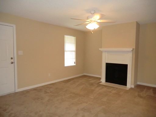 2819 Bradford Ct - Photo 3 of 15