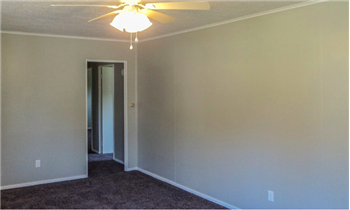 132 Hutchinson Dr - Photo 3 of 10