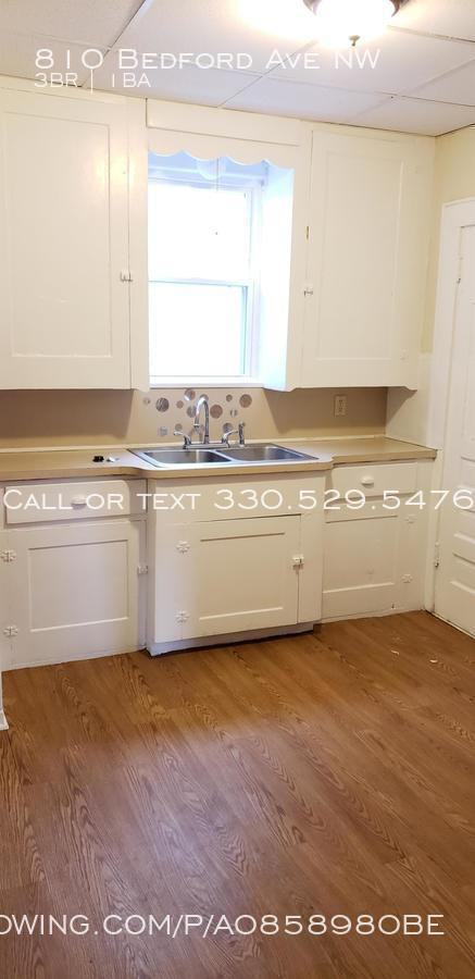 810 Bedford Ave Nw - Photo 3 of 8