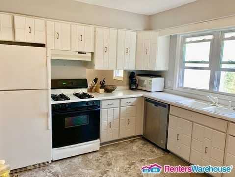 1640 Zarthan Ave S - Photo 2 of 11