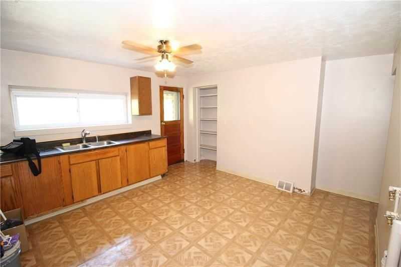 17 Jefferson St - Photo 3 of 8