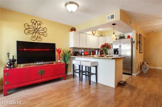 318 Lake Marina Ave #204 - Photo 3 of 7