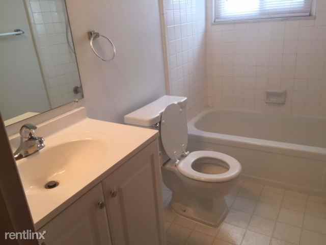 525 E Woodland St - Photo 2 of 4