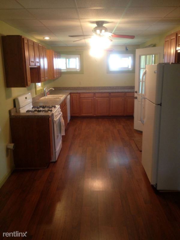 104 Maple St - Photo 3 of 9