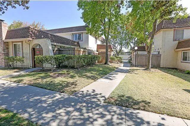 3192 Cropley Avenue - Photo 2 of 11