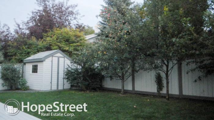 672 Meadowview Crescent - Photo 3 of 11