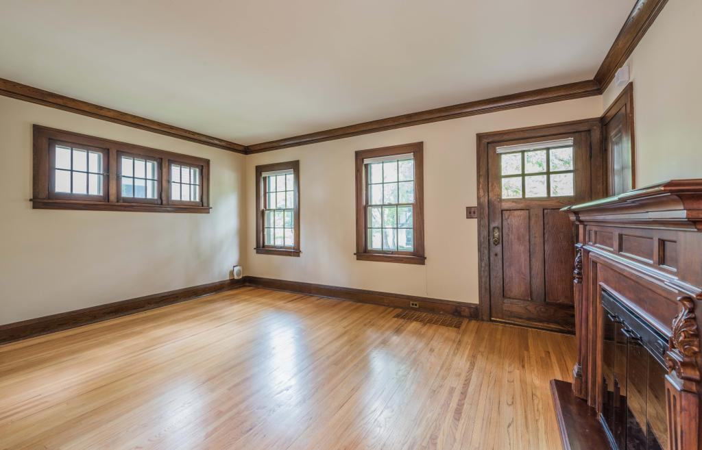 5005 Abbott Avenue S - Photo 3 of 26