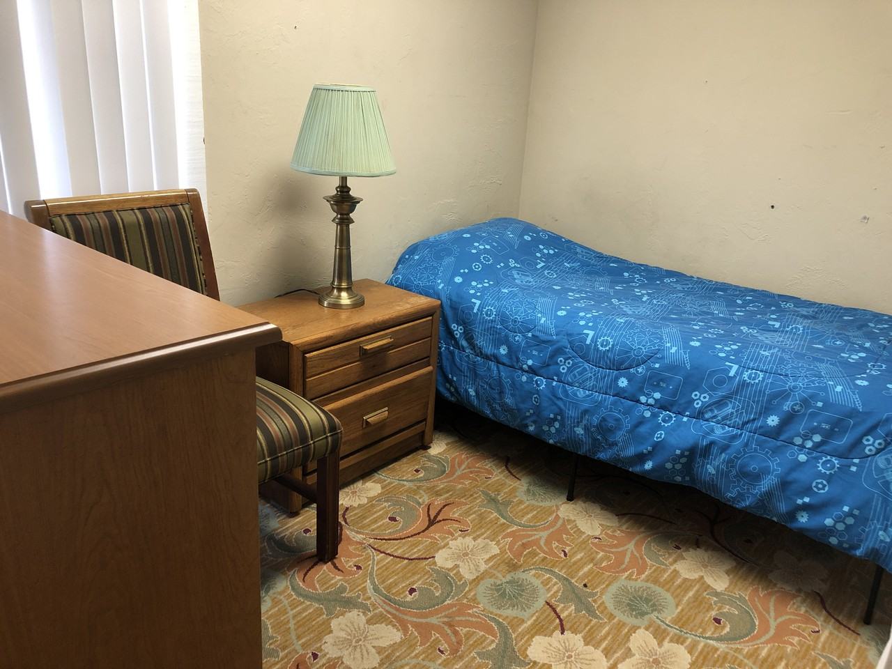 2080 Collier Ave - Photo 3 of 4