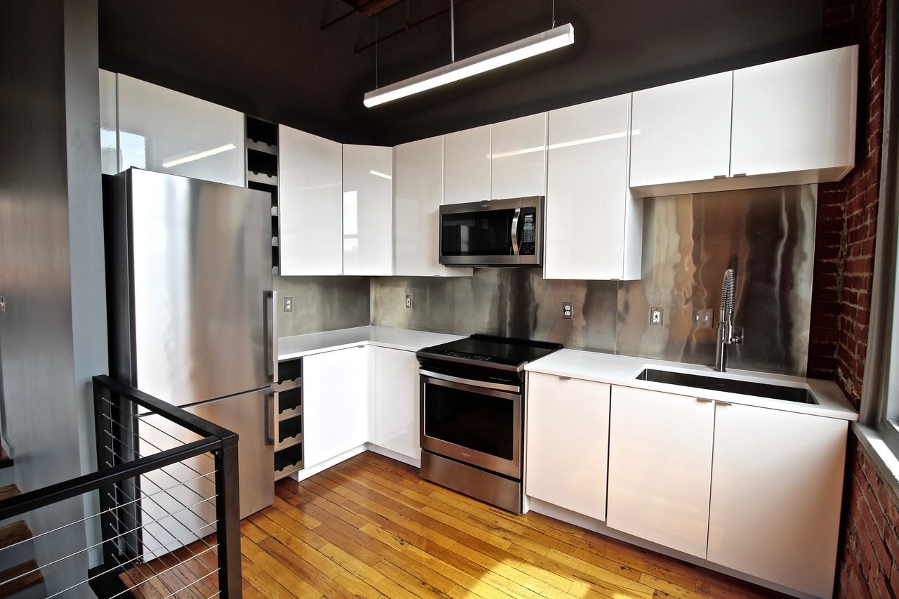 1920 Wyandotte Street - Photo 2 of 13