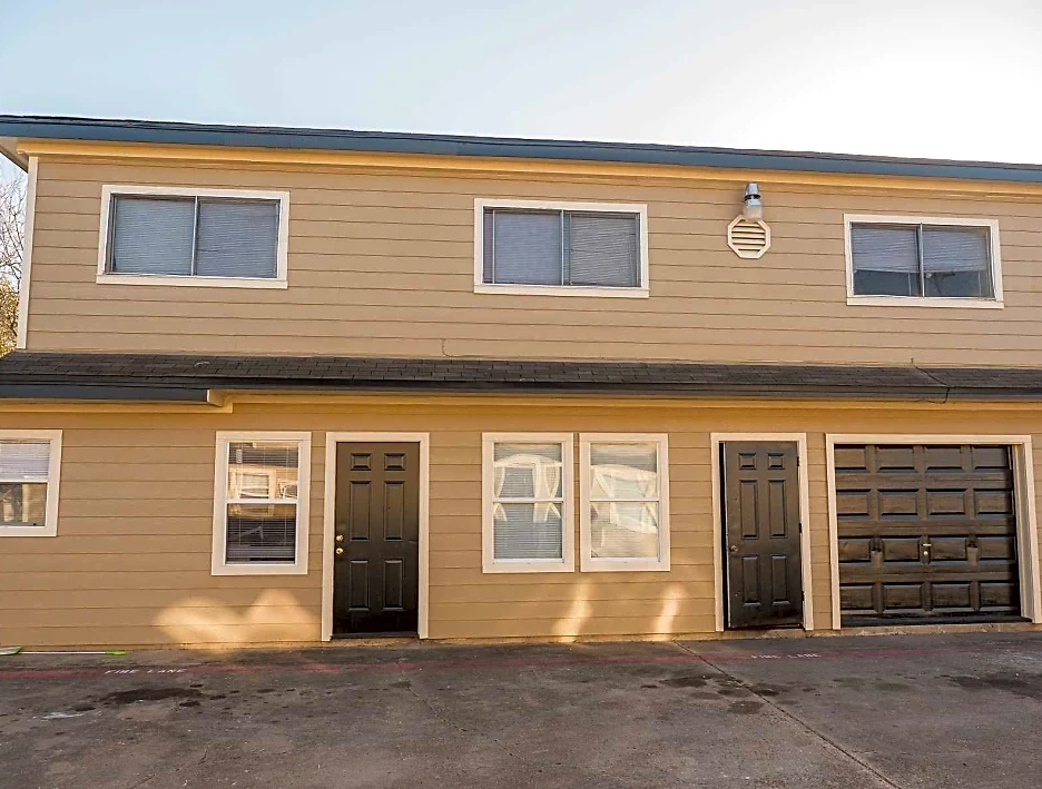 Coral Manor Apartments - Photo 6 of 16