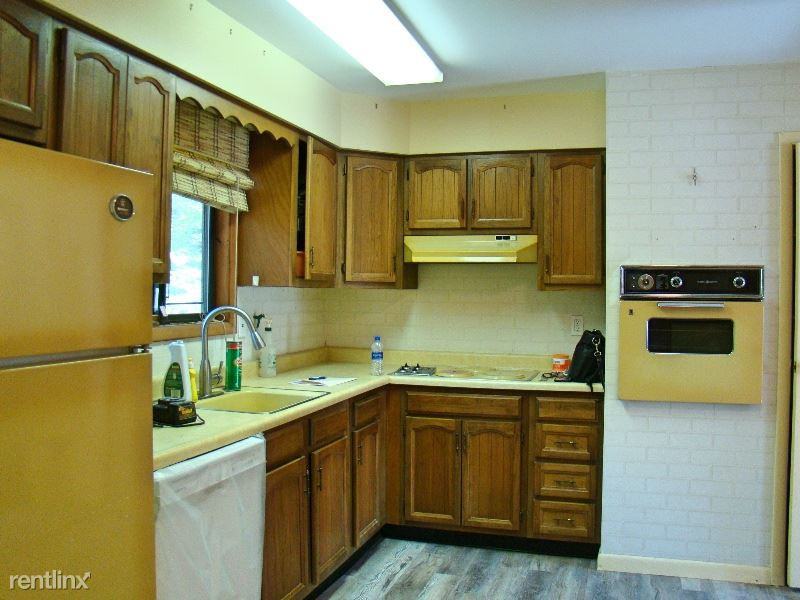 203 Airport Rd - Photo 3 of 14