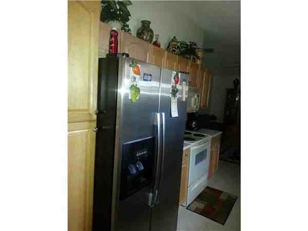 10621 SW 21st St - Photo 2 of 8