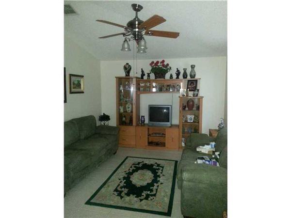 10621 SW 21st St - Photo 3 of 8