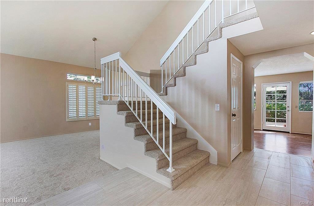 29596 Crown Crk - Photo 2 of 10