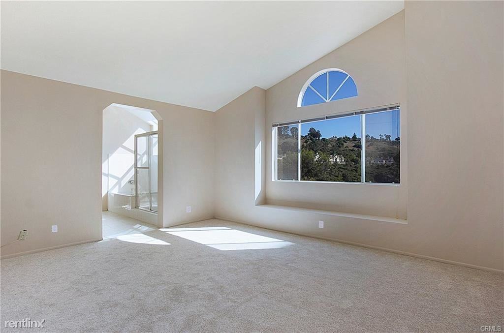 29596 Crown Crk - Photo 3 of 10