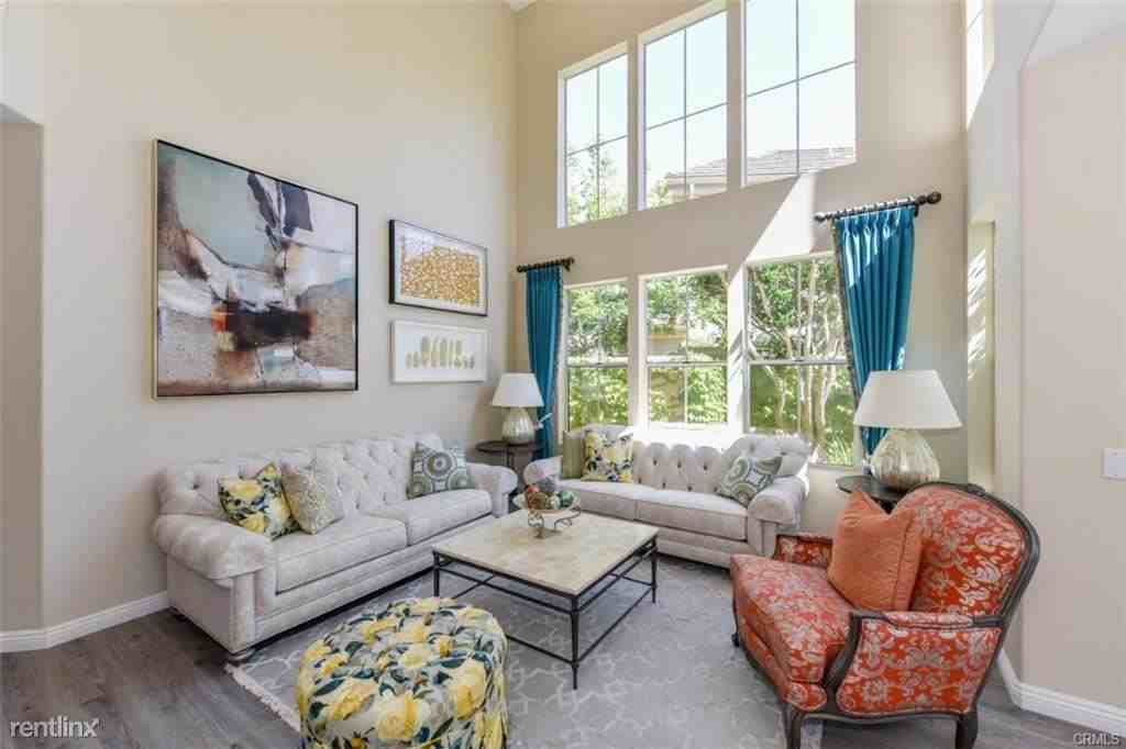 4 Calais - Photo 2 of 10