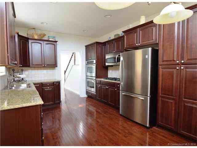 10 Dogwood Ct 10 - Photo 2 of 12