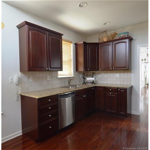 10 Dogwood Ct 10 - Photo 3 of 12