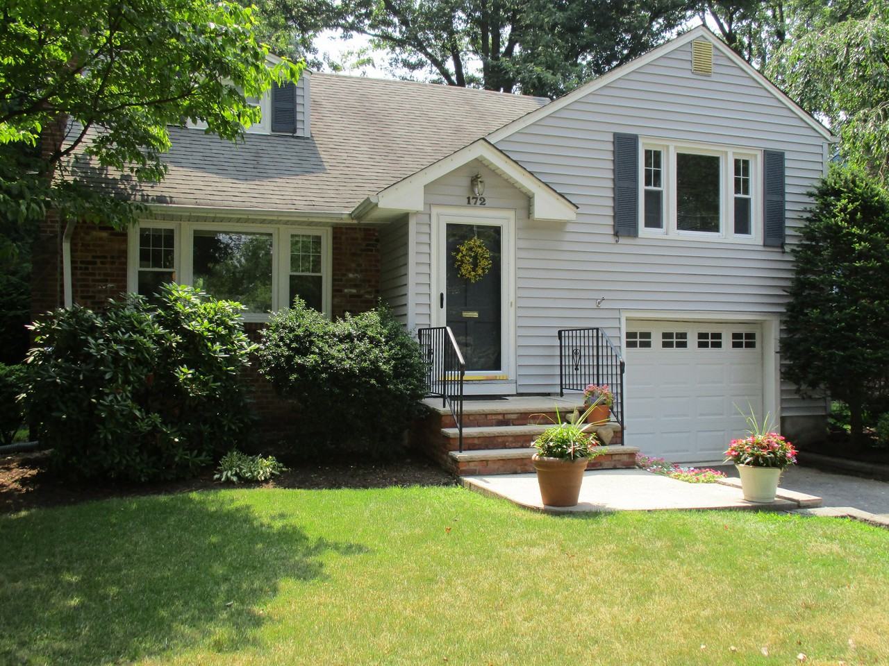 172 Marian Ave - Photo 2 of 25