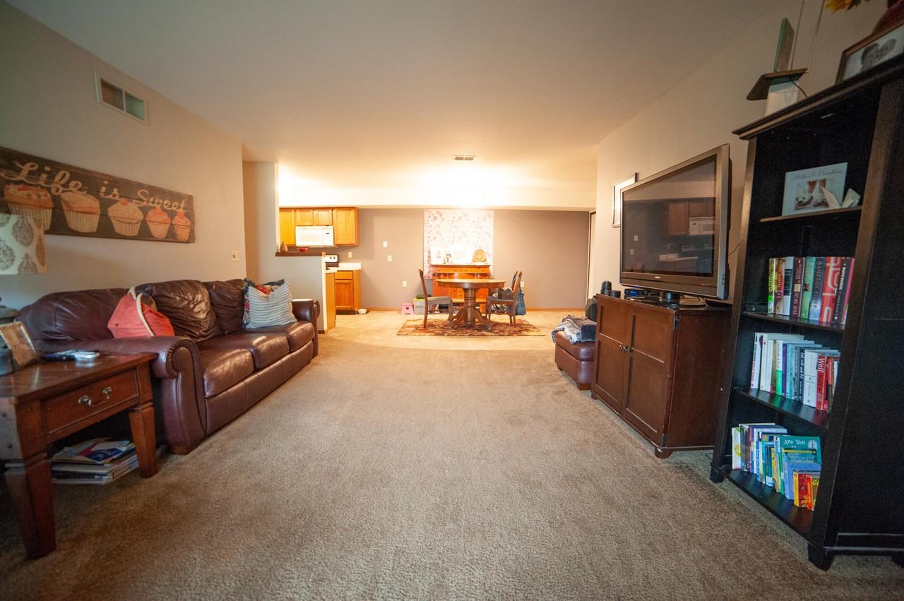 719 S Blue Mounds St - Photo 2 of 14