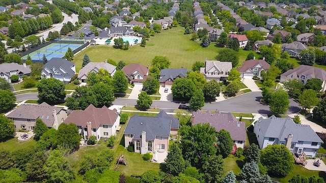 2335 Simsbury - Photo 2 of 40