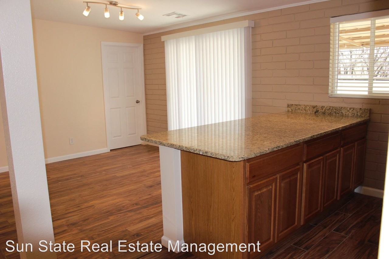 1237 Pitt Ne - Photo 2 of 27