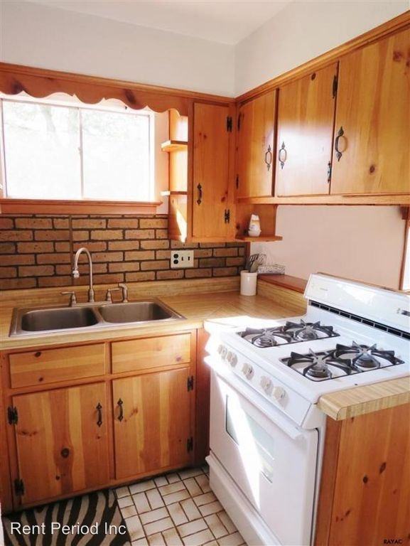 404 Locust - Photo 2 of 6