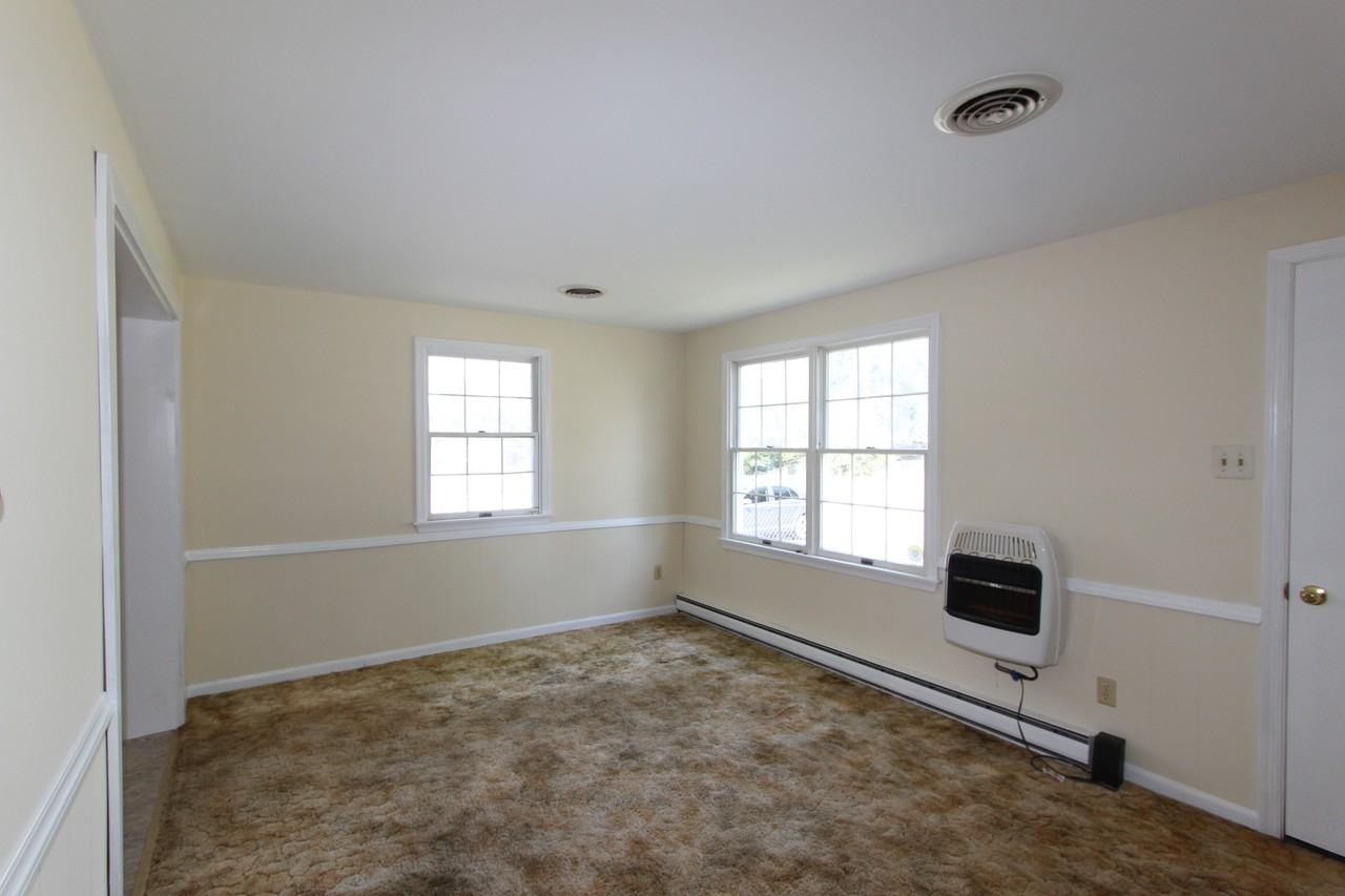 330 Fox Glen Dr - Photo 2 of 16