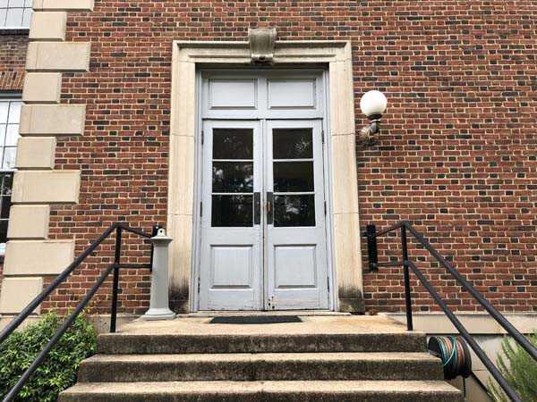 523 N Bertrand St - Photo 2 of 23