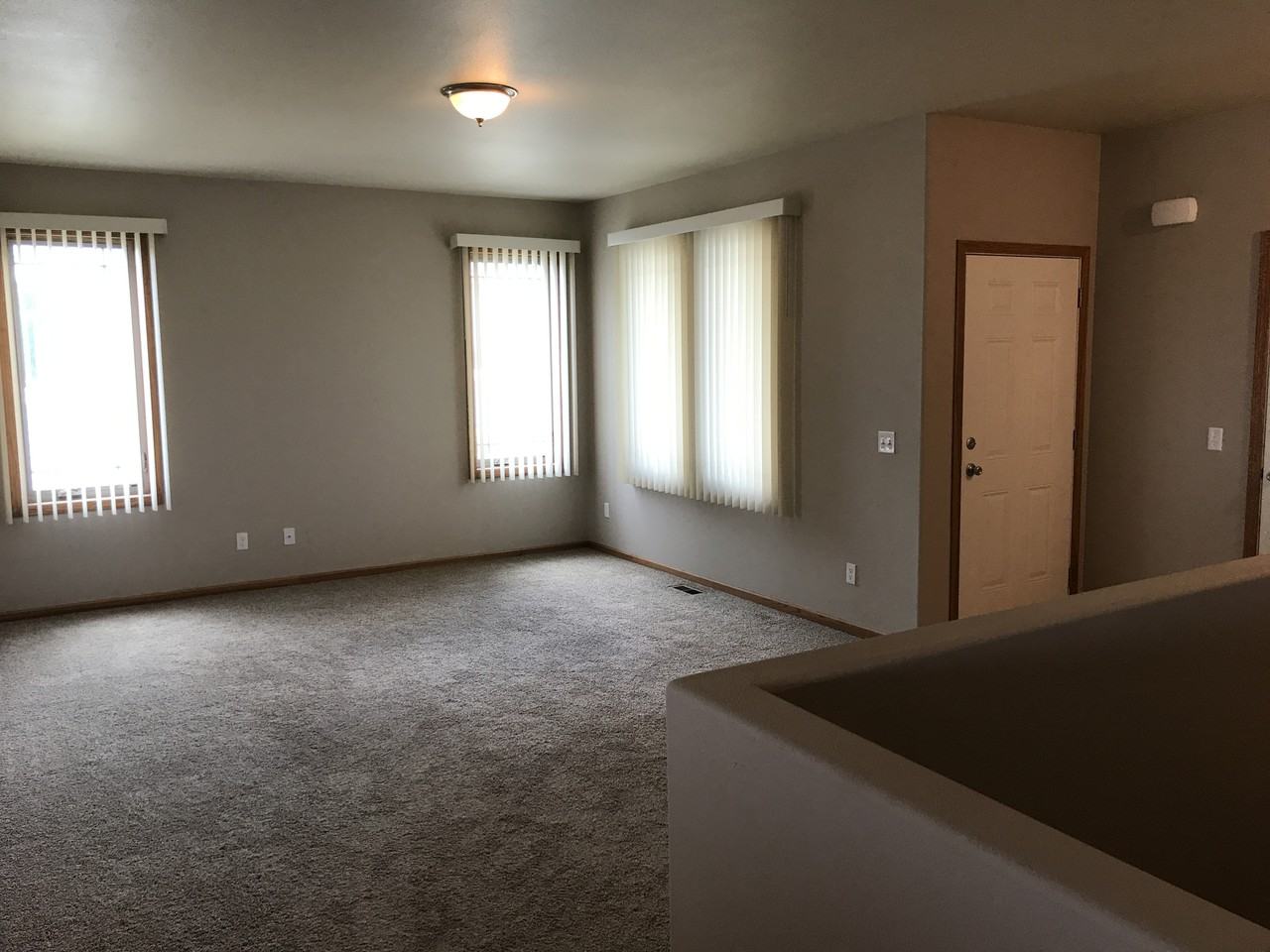 3103 Long Branch Ave - Photo 2 of 9