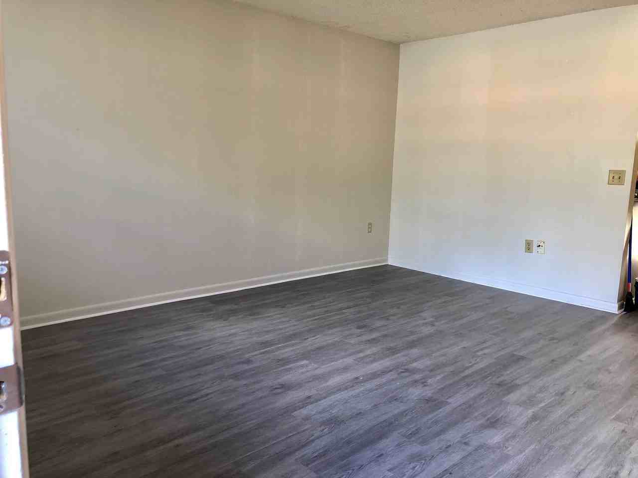 20014 Suncrest Dr - Photo 2 of 10