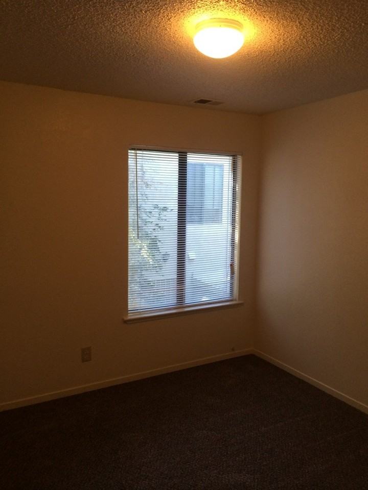 34 W. 7th Street - Photo 2 of 4