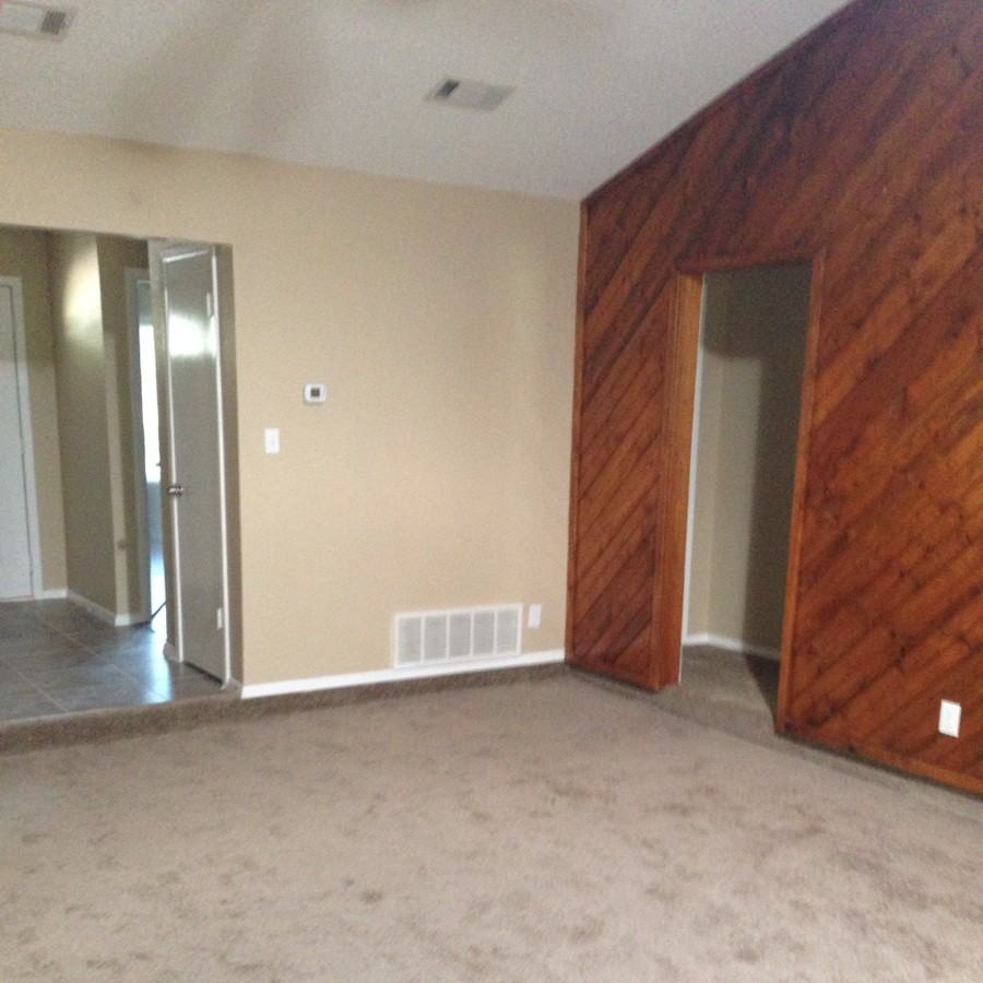 1020 Fox River Ln - Photo 3 of 13