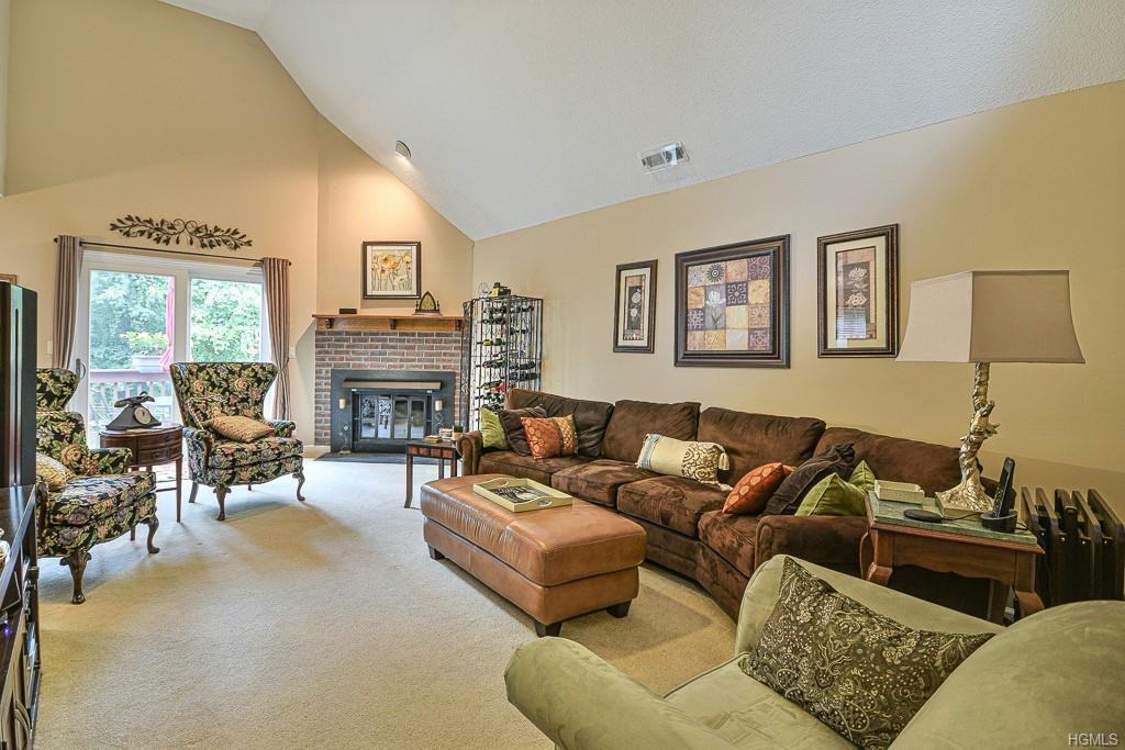 104 Great Lawn Court - Photo 3 of 27