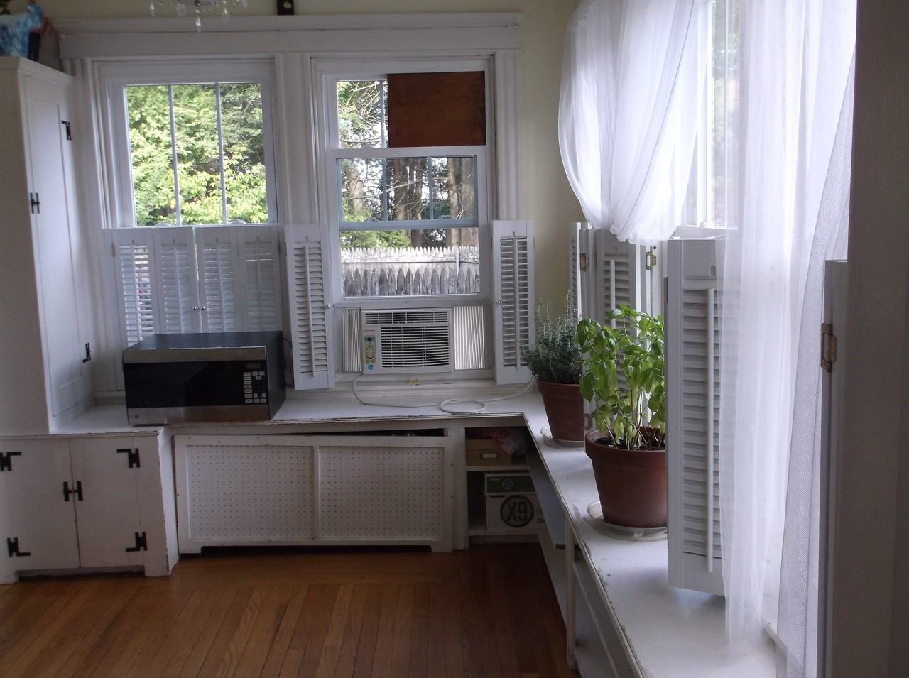 1017 Smithfield Ave - Photo 2 of 8