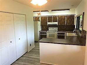 10245 Southwest 49th Court - Photo 2 of 4