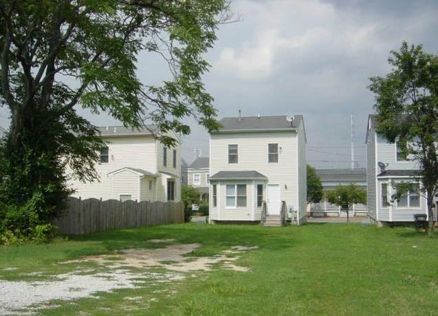 1721 W Leigh St - Photo 3 of 4