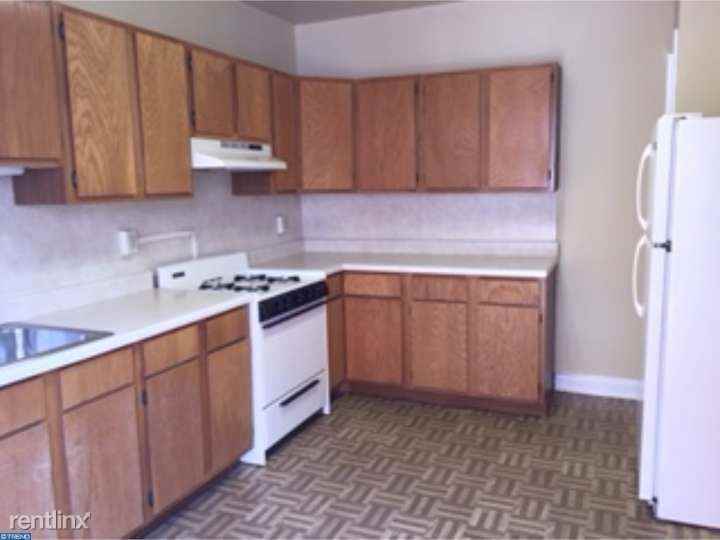 10 Montgomery Ave - Photo 3 of 12