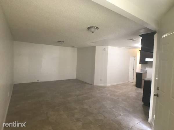 1317 Wilson Ave B - Photo 3 of 8