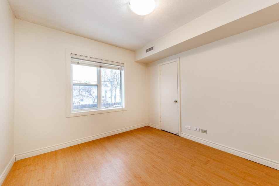 The New Mount Royal Apartments - Photo 3 of 6