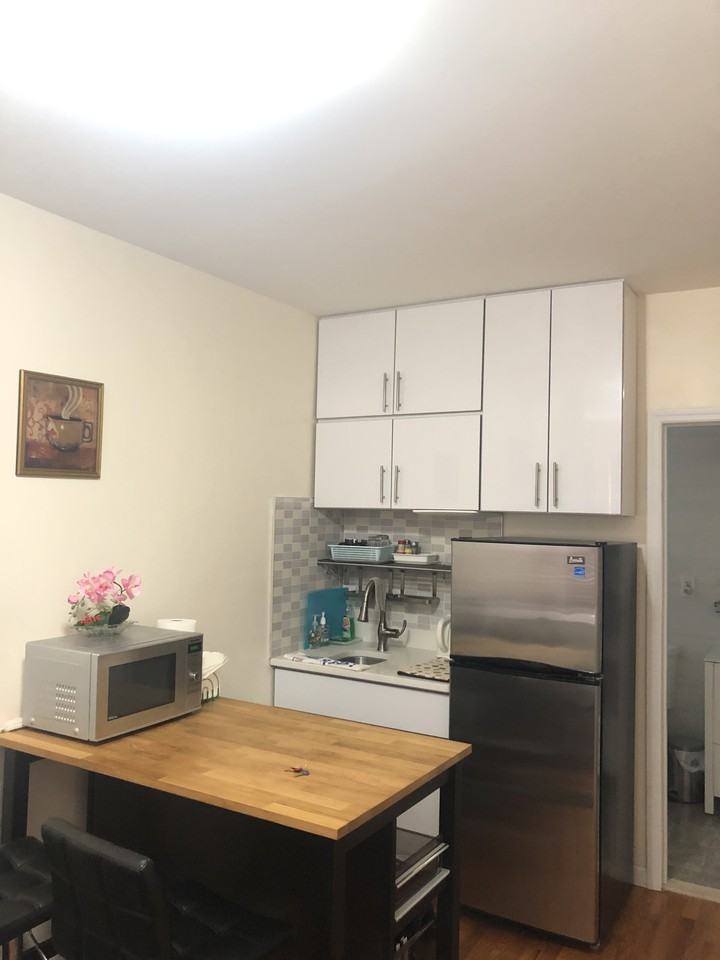 8708 Corona Ave #3B - Photo 2 of 4