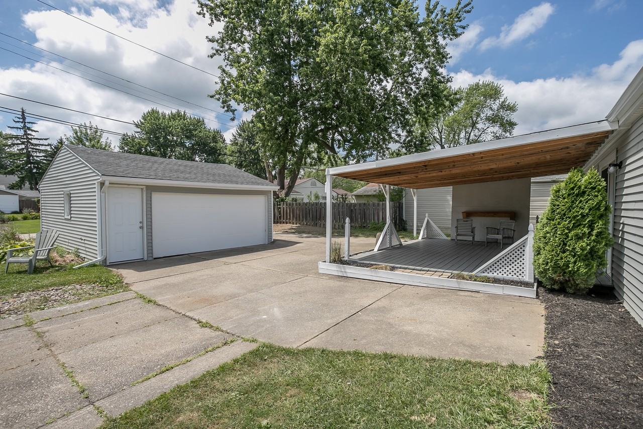 285 Rowan Drive - Photo 2 of 16