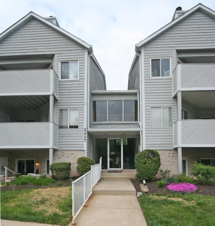 2217 Lowells Glen Rd - Photo 2 of 39