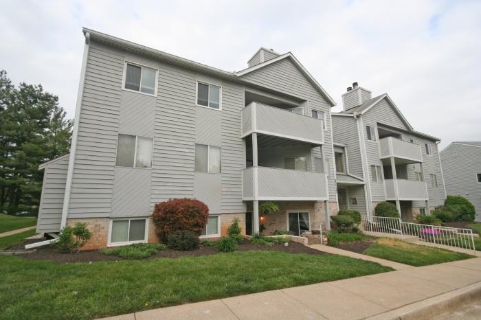 2217 Lowells Glen Rd - Photo 3 of 39