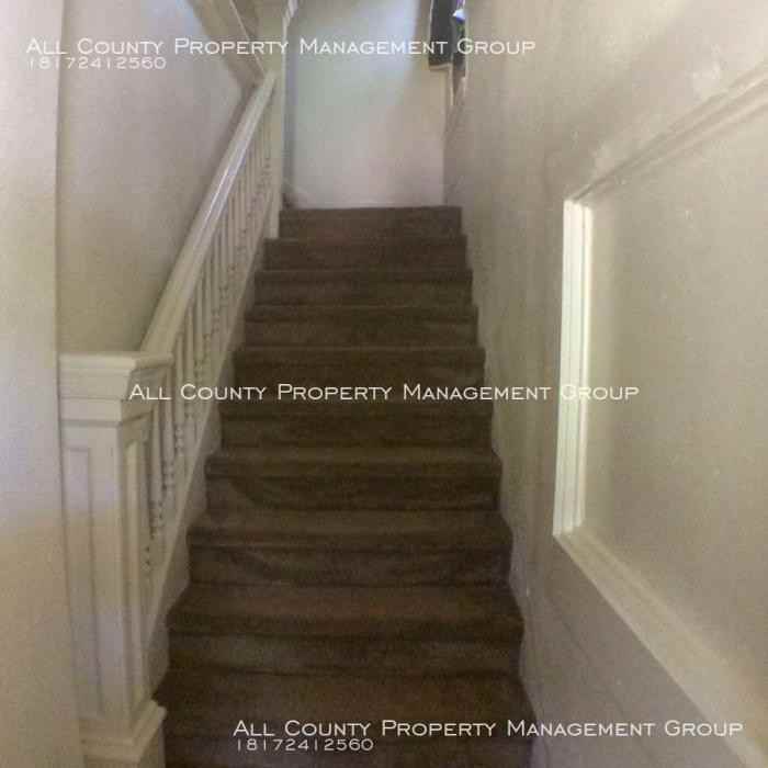 2842 Travis Ave - Photo 2 of 8