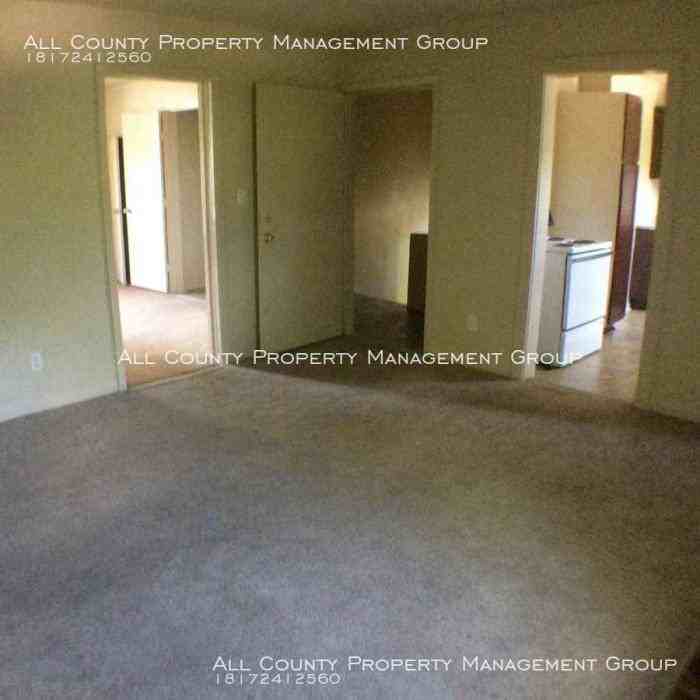 2842 Travis Ave - Photo 3 of 8