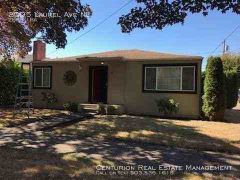 2095 Laurel Ave Ne - Photo 3 of 15