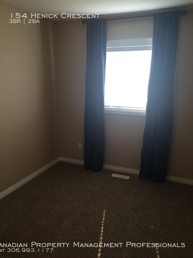 154 Henick Crescent - Photo 2 of 20