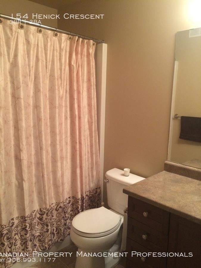 154 Henick Crescent - Photo 3 of 20